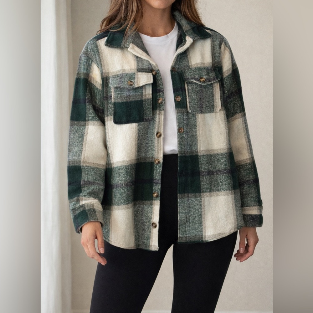 3/$25 Green Plaid Shacket Jacket • Cozy Oversized Look • Size Medium • NWOT